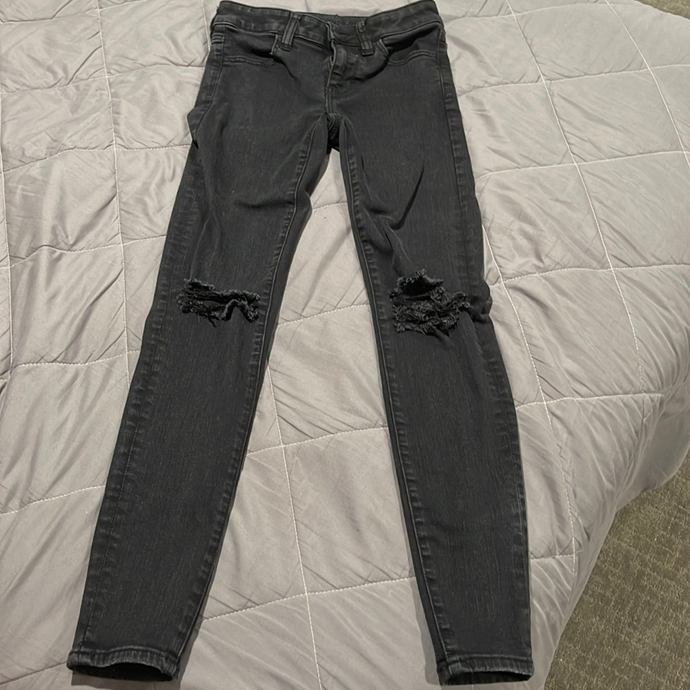 super cute black jeans. make you look curvy